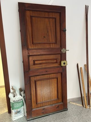 Puerta de entrada madera