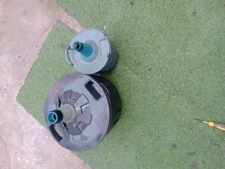 1 botella grande y 1 mediana de Vidrio y Plástico