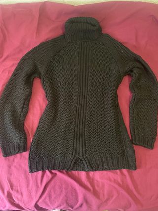 Suéter negro cuello alto tejido