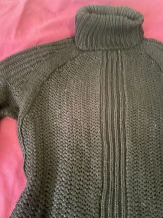 Suéter negro cuello alto tejido