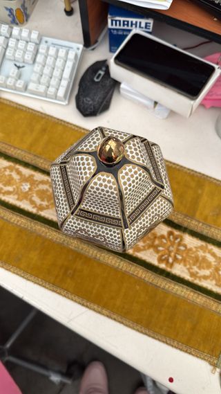 Jarrón Urna Decorativo Vintage Negro y Dorado