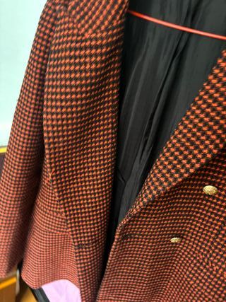 Blazer cuadros naranja y negro