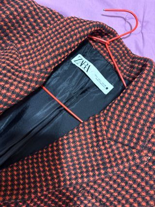 Blazer cuadros naranja y negro