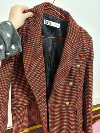 Blazer cuadros naranja y negro