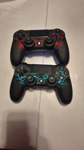 PS4 (PlayStation 4) Negra + 5 Juegos + 2 Mandos