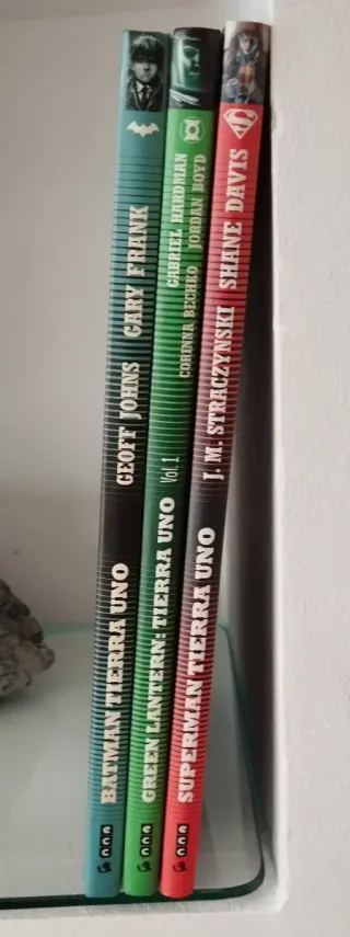 Lote Tierra Uno: Batman, Green Lantern, Superman.