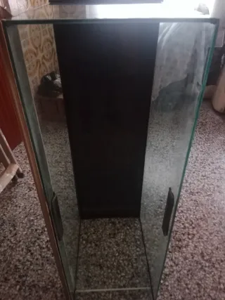 Gran pecera. De largo 1metro y 20cm. Ancho 40 cm.