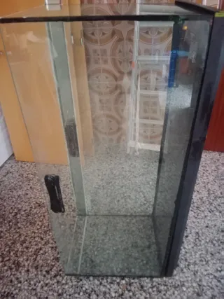 Gran pecera. De largo 1metro y 20cm. Ancho 40 cm.