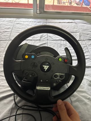 Volante Thrustmaster con pedali