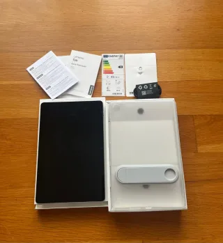 Lenovo Tab + Funda Transparente Nueva