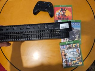 Xbox One X + 3 Juegos