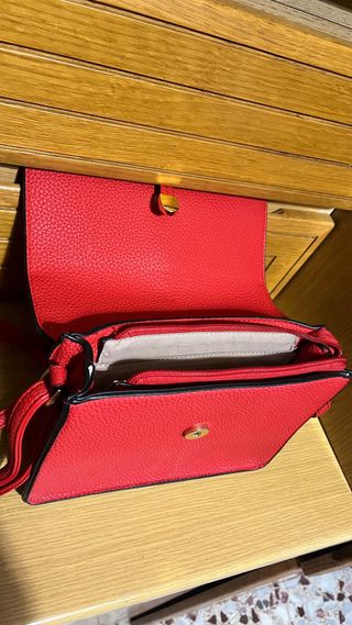 Borsetta rossa con tracolla, prezzo trattabile