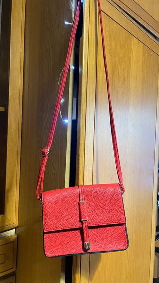 Borsetta rossa con tracolla, prezzo trattabile