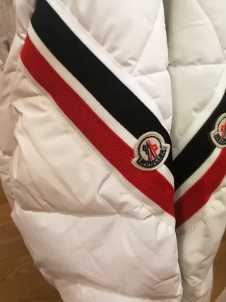Cazadora Moncler Blanca. A estrenar.