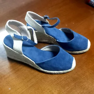 Sandalias cuña azul