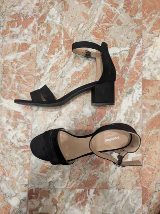 Zapatos elegantes de mujer