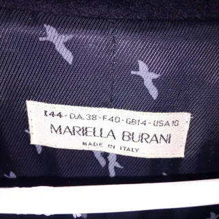 Elegante abrigo negro