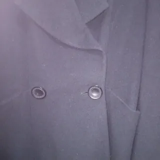 Elegante abrigo negro