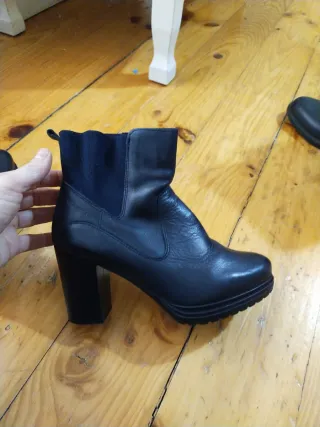 Botines de piel negros