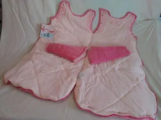 Saco de bebé rosa con mangas