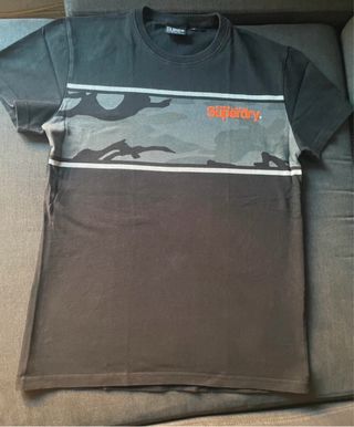 Camiseta Superdry negra y gris – Talla M