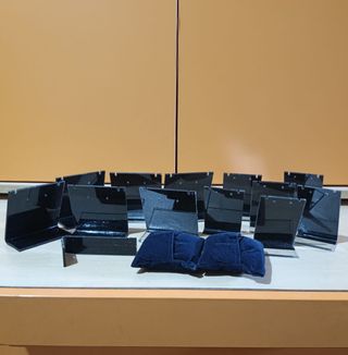 Espositori per gioielli neri e blu