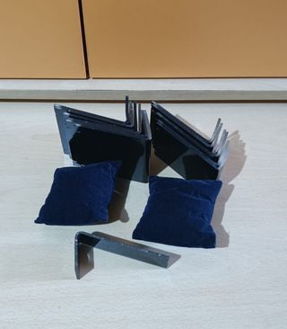 Espositori per gioielli neri e blu