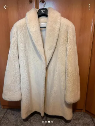 Abrigo Mouton . Marca Zenkiu Beige