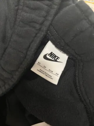 Tuta Nike vintage nera con logo oro