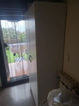 Armario blanco y gris