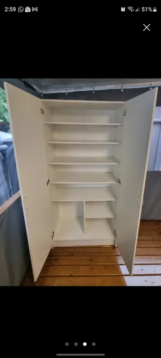 Armario blanco y gris