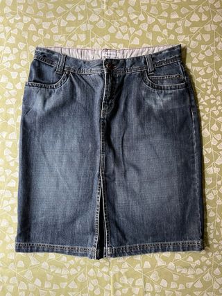 Falda vaquera midi azul desgastado