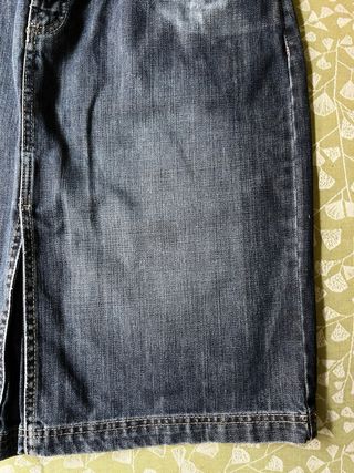 Falda vaquera midi azul desgastado