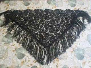 Sciarpa vintage pizzo nero con frange