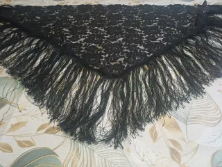 Sciarpa vintage pizzo nero con frange