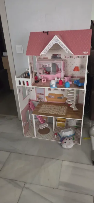Casa de muñecas con accesorios