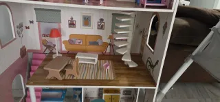 Casa de muñecas con accesorios