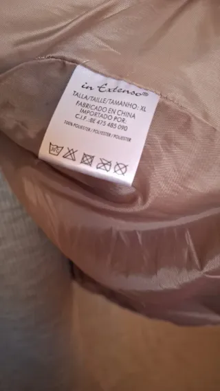 Abrigo acolchado beige con capucha In Extenso