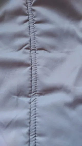 Abrigo acolchado beige con capucha In Extenso