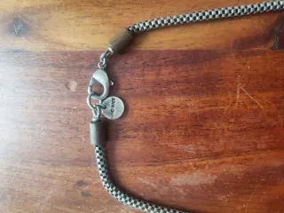 Collar bañado en plata con detalles