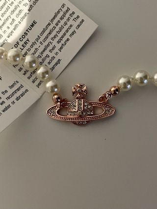 Collar Vivienne Westwood perlas rose gold unisex