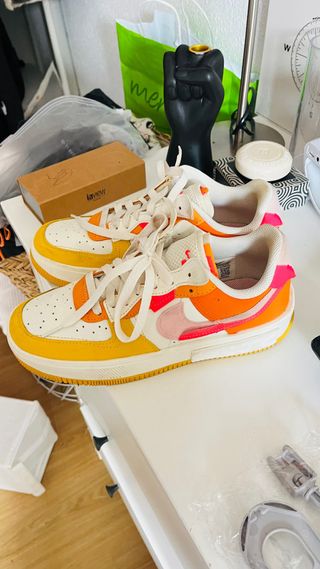 Nike Air Force 1 naranja y blanco