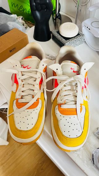 Nike Air Force 1 naranja y blanco