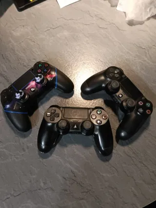 PlayStation 4 (PS4) Nera