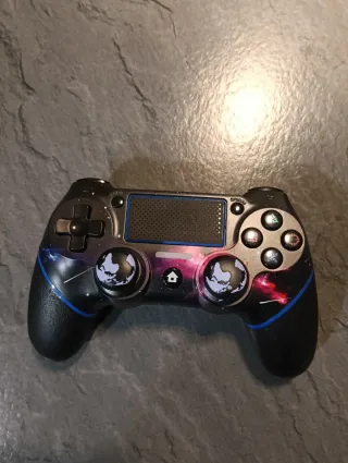 PlayStation 4 (PS4) Nera