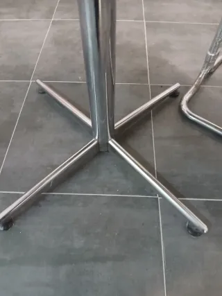 Madrid. Mesa vintage de "petaca"