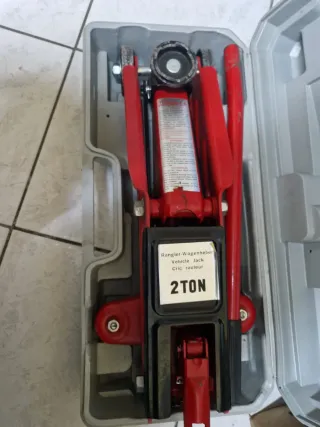 Solleva auto ad astra