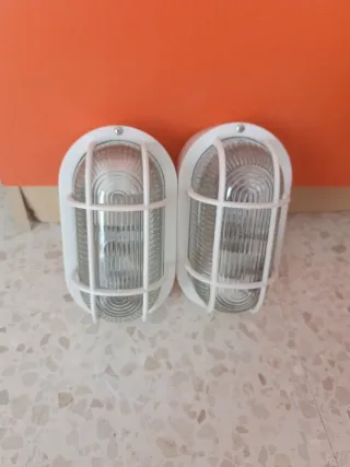 2 Focos de luz blancos