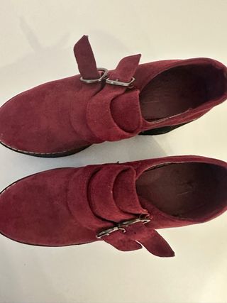 Zapatos plataforma vino tinto con hebillas