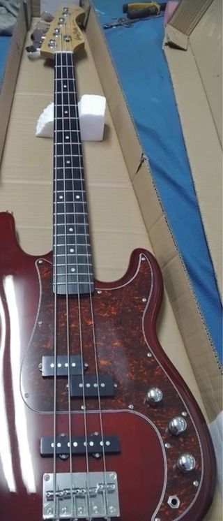 Bajo Harley Benton 4 cuerdas Precision Bass,